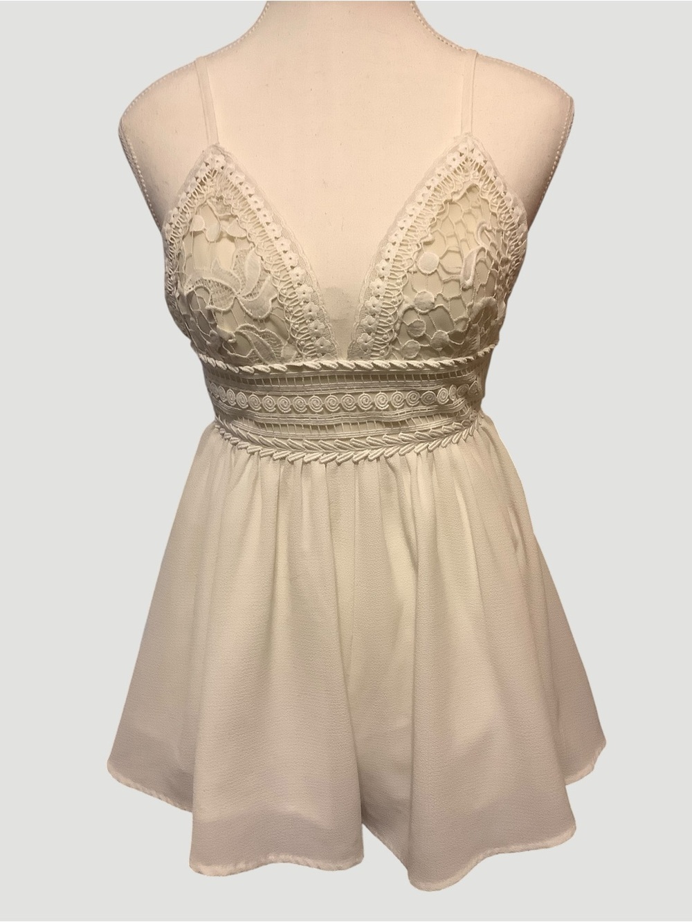 Style Rack Boho Off White Lace Tie-Back Romper Size Small